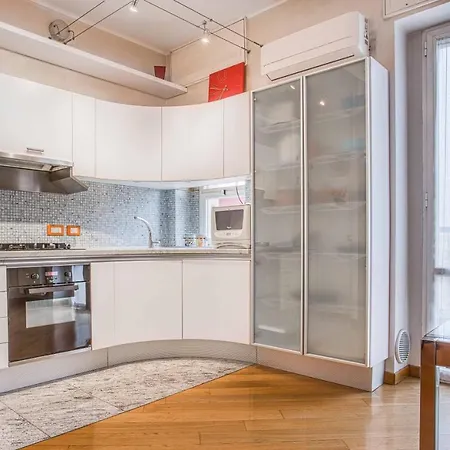 Apartment Joivy Vibrant Flat With Balcony