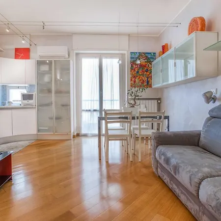 Apartment Joivy Vibrant Flat With Balcony