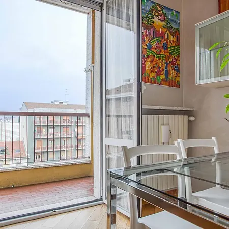 Apartment Joivy Vibrant Flat With Balcony Milan