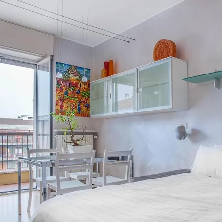 Apartment Joivy Vibrant Flat With Balcony