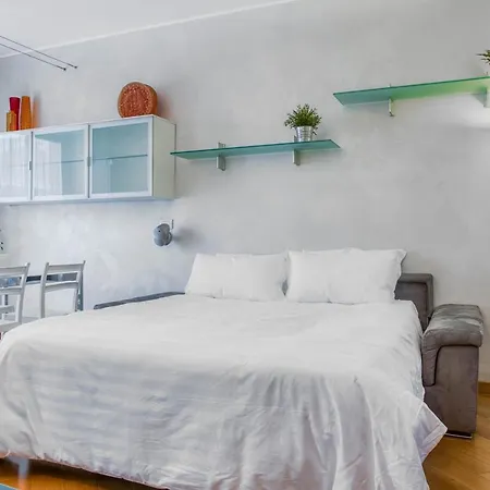 Joivy Vibrant Flat With Balcony Milan